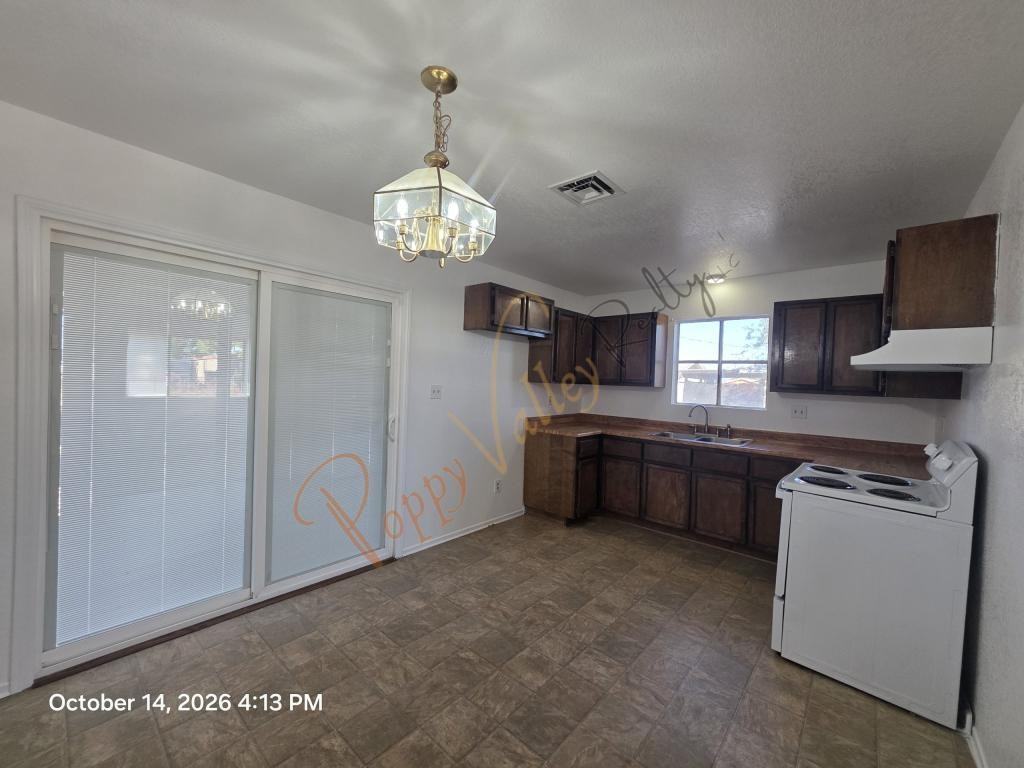 3111 E Suffock Ave - Photo 5 of 11