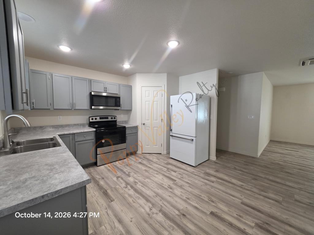2810 E Lass Ave - Photo 4 of 10