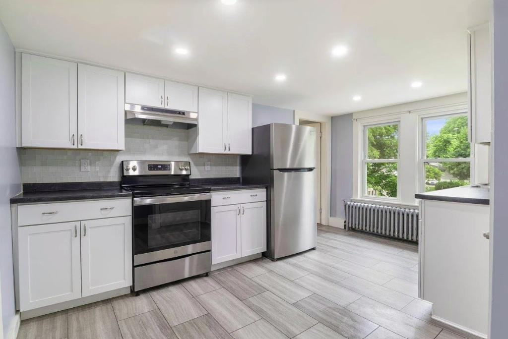 51 Ninth St Apt 3 - Photo 2 of 12