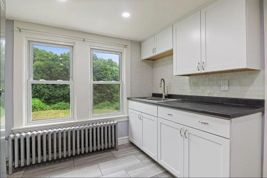 51 Ninth St Apt 3 - Photo 3 of 12