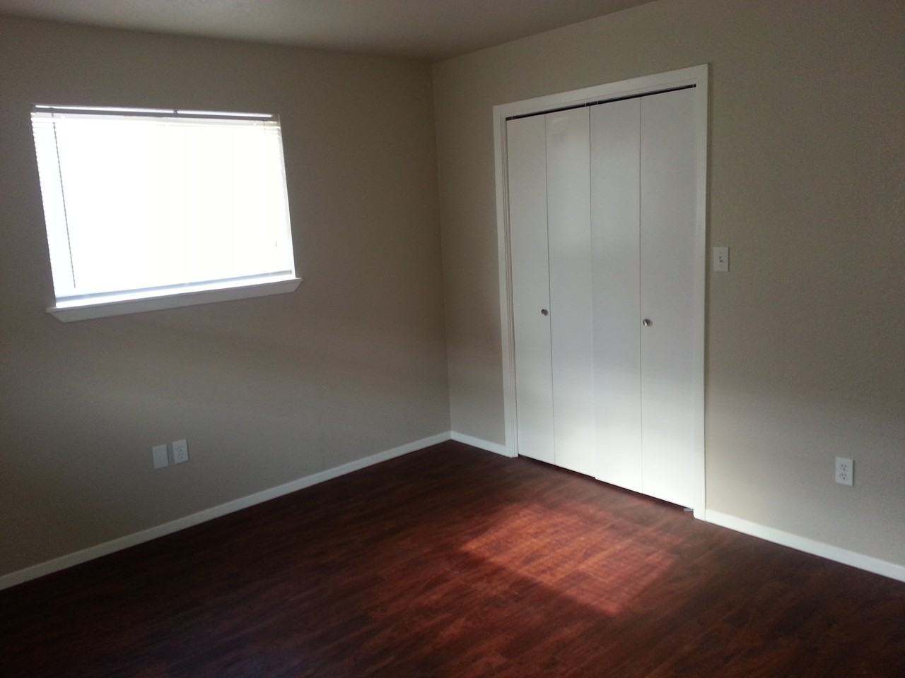 1113 Primrose Ave #4 - Photo 4 of 9