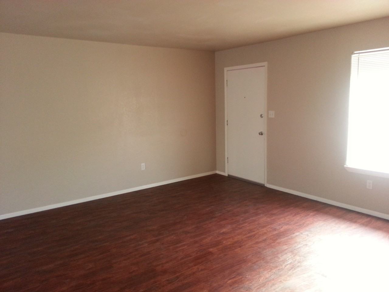 1113 Primrose Ave #4 - Photo 5 of 9