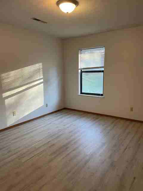 405 E Jackson St #409 - Photo 3 of 10