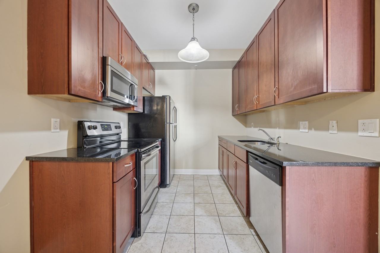 171 Grape St #G03 - Photo 2 of 12