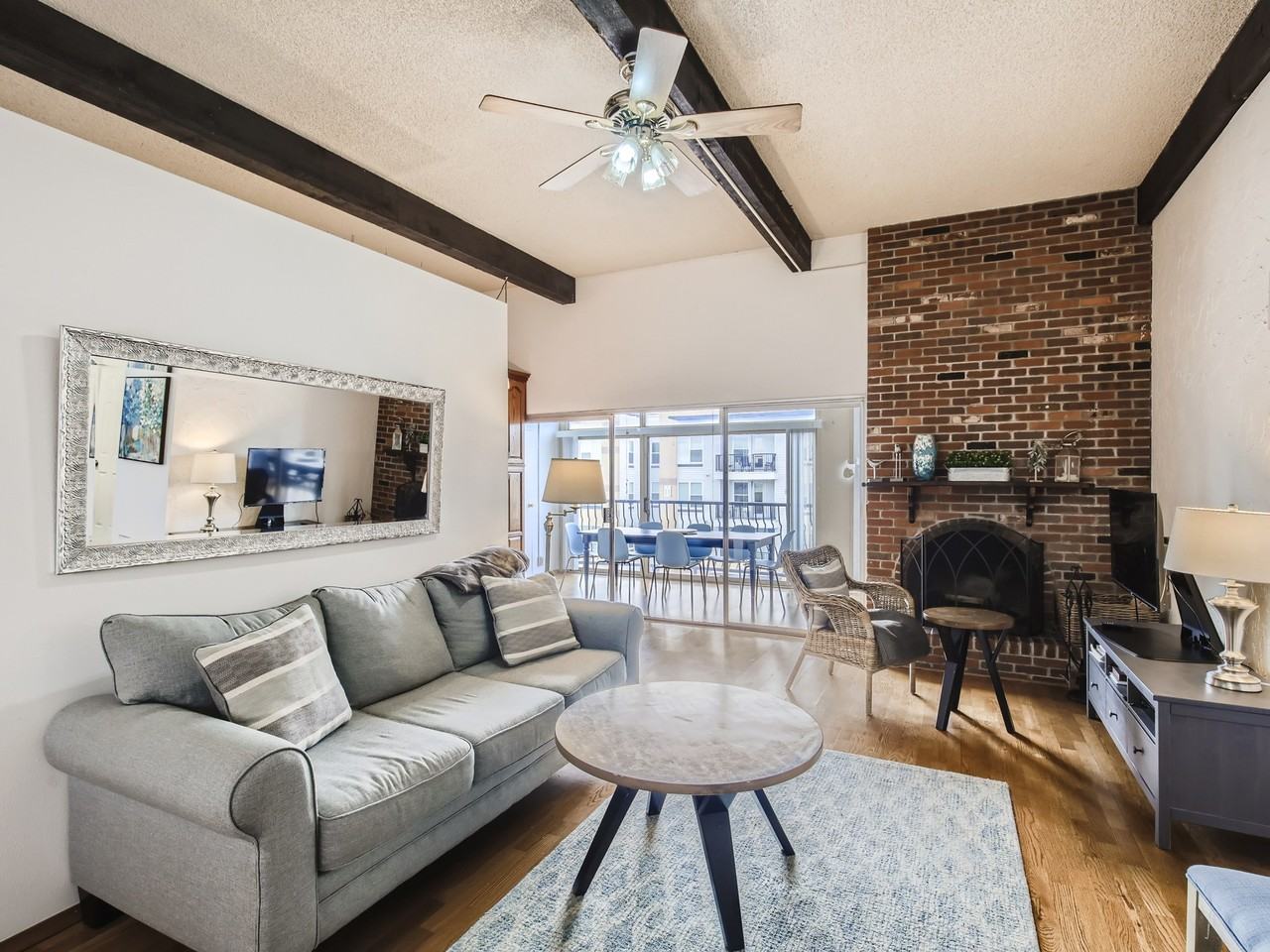 805 29th St - Photo 3 of 16