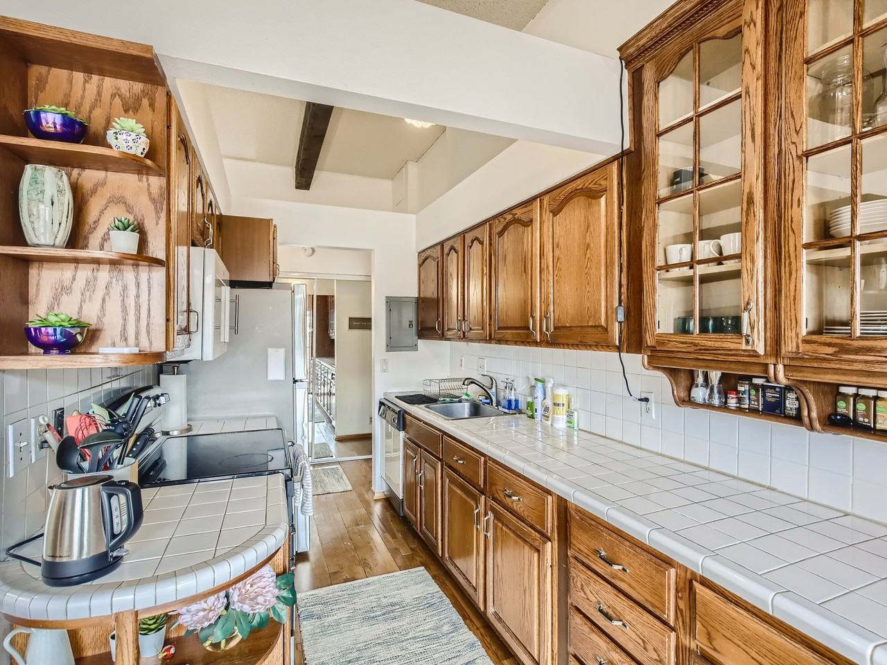 805 29th St - Photo 5 of 16