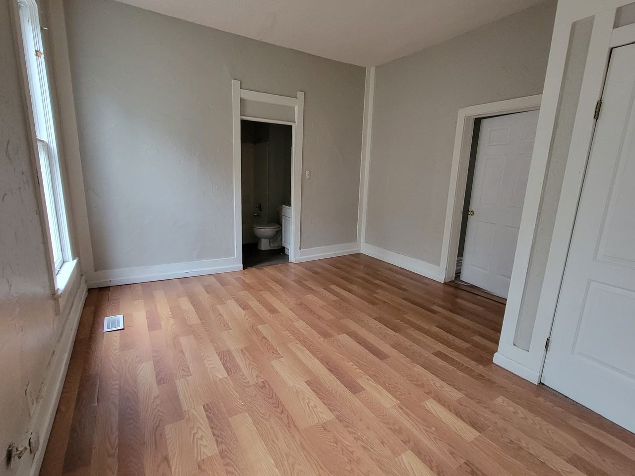 917 S Topeka Ave #1 - Photo 4 of 20