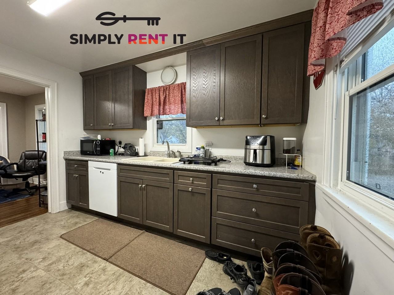 502 Hayward Ave - Photo 4 of 21
