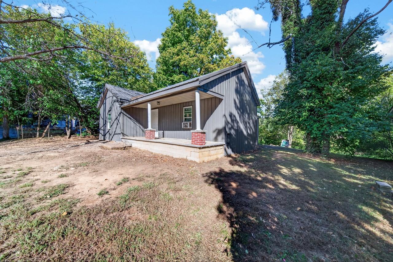 109 Sunset Ave - Photo 2 of 33