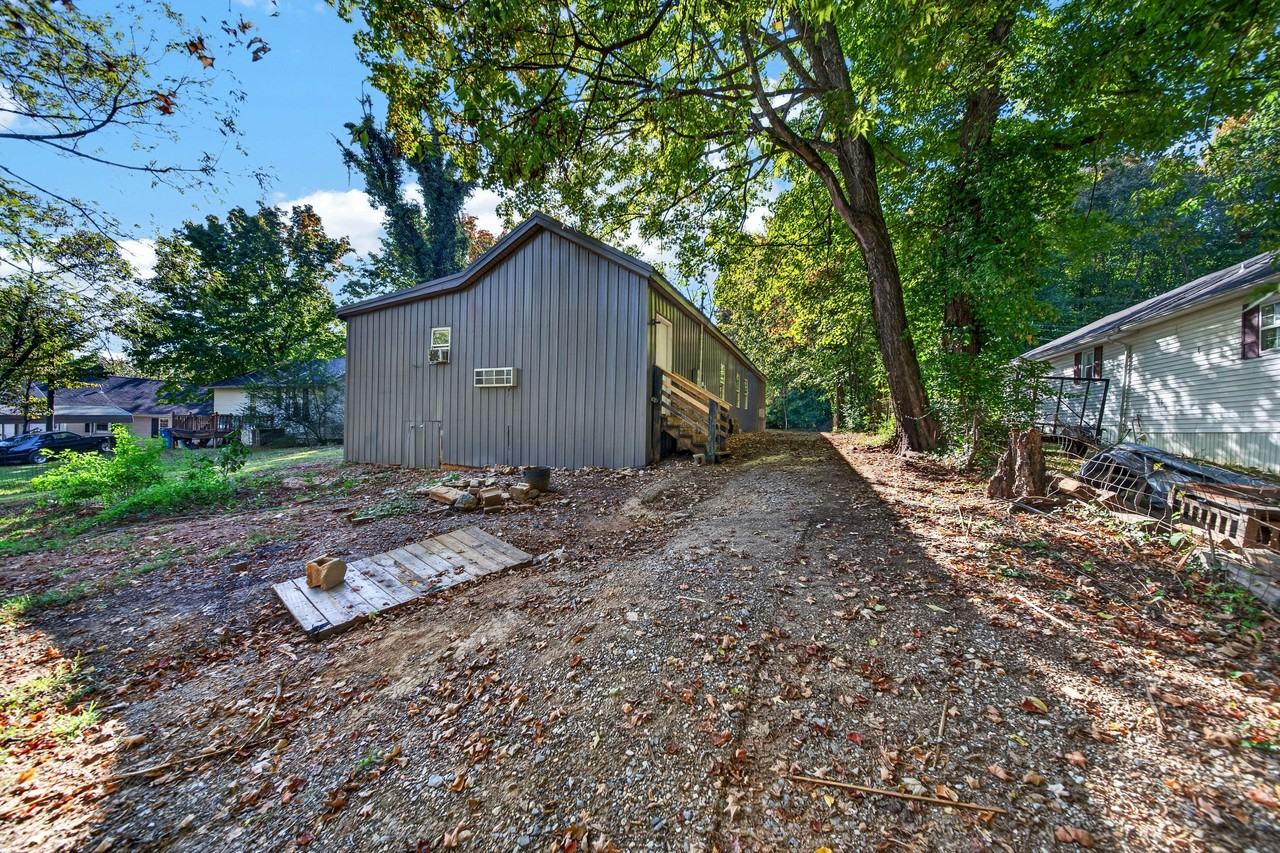 109 Sunset Ave - Photo 3 of 33