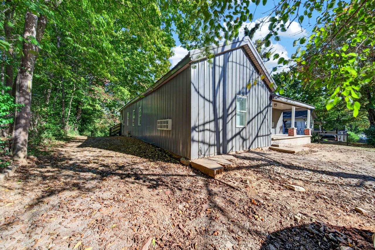 109 Sunset Ave - Photo 4 of 33