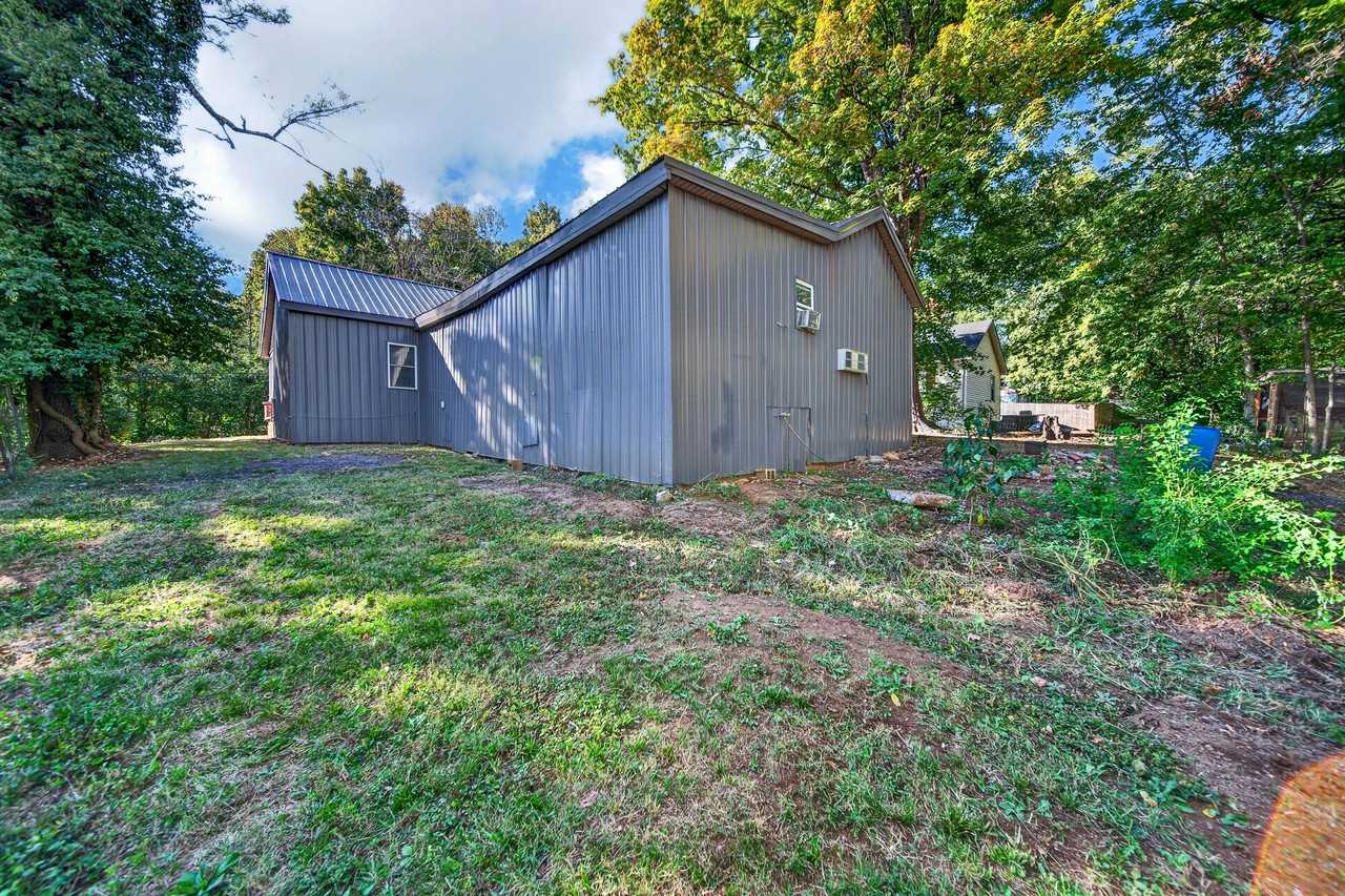 109 Sunset Ave - Photo 5 of 33