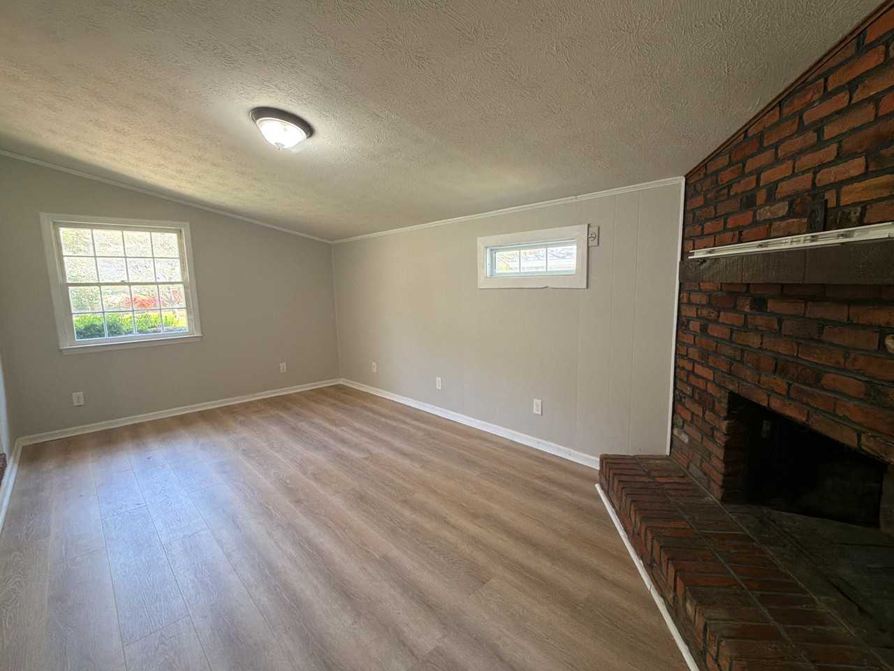 105 Marlborough St - Photo 2 of 15