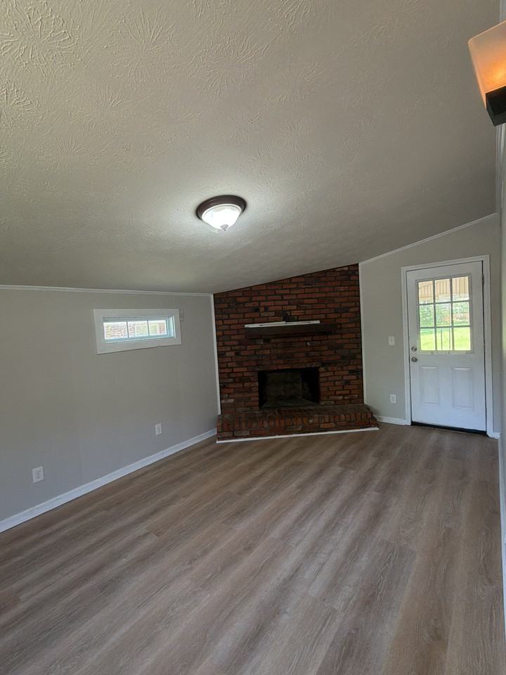 105 Marlborough St - Photo 4 of 15