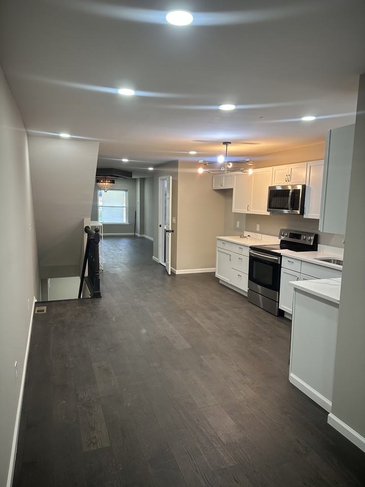 1727 E 30th St - Photo 4 of 12
