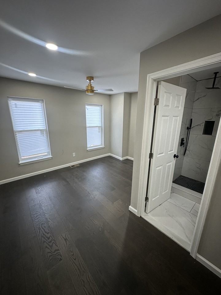 1727 E 30th St - Photo 6 of 12