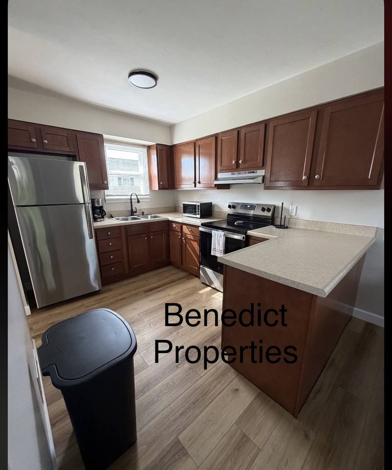 581 Blackstone St #581 - Photo 3 of 8