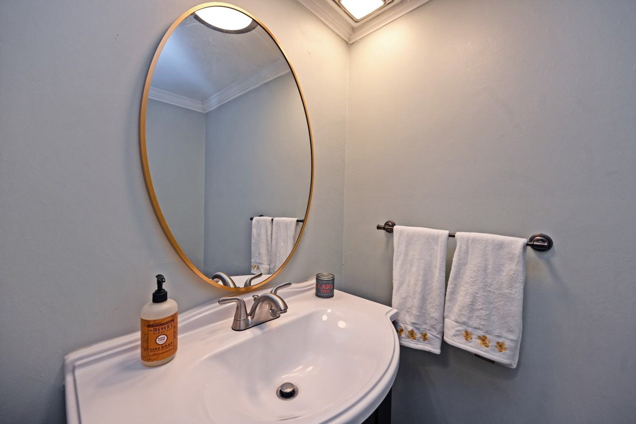 4704 Whetsel Ave - Photo 2 of 32