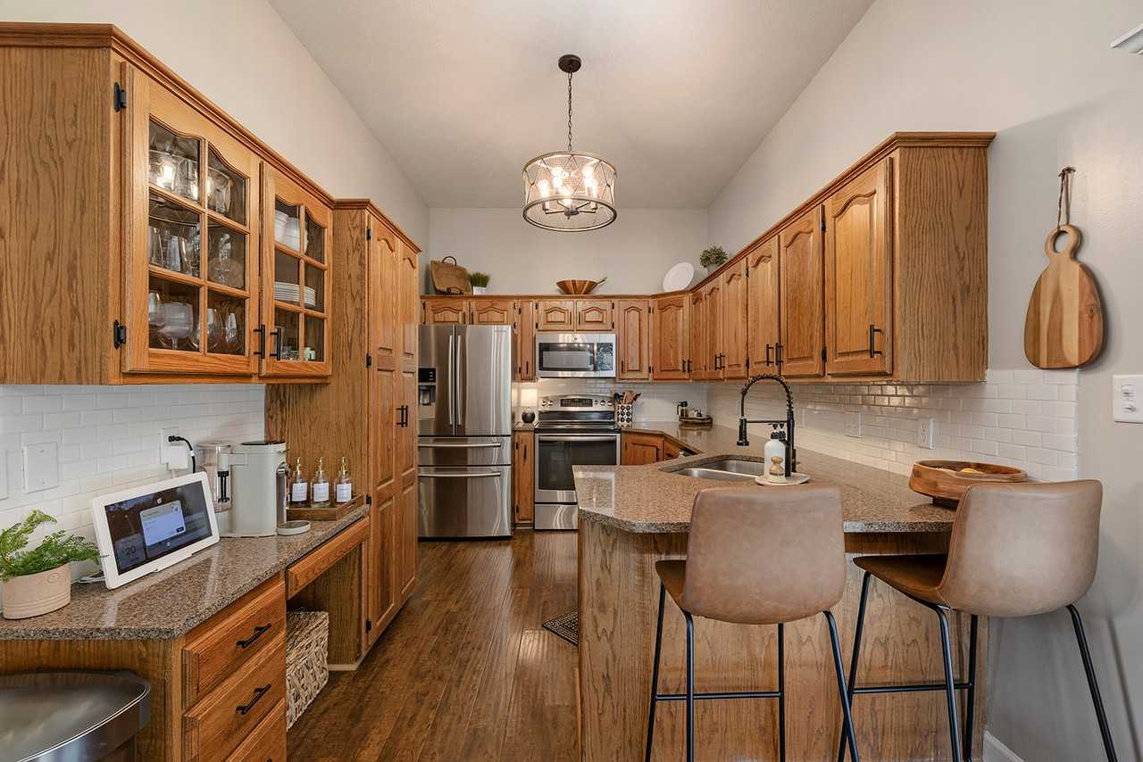 2103 W Sexton Dr - Photo 6 of 26