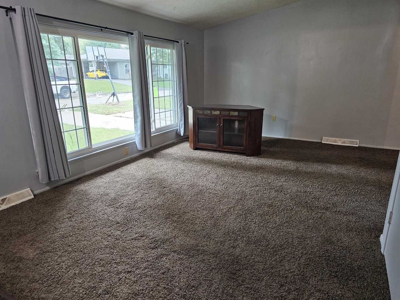 419 Sagebrush Ln - Photo 2 of 12