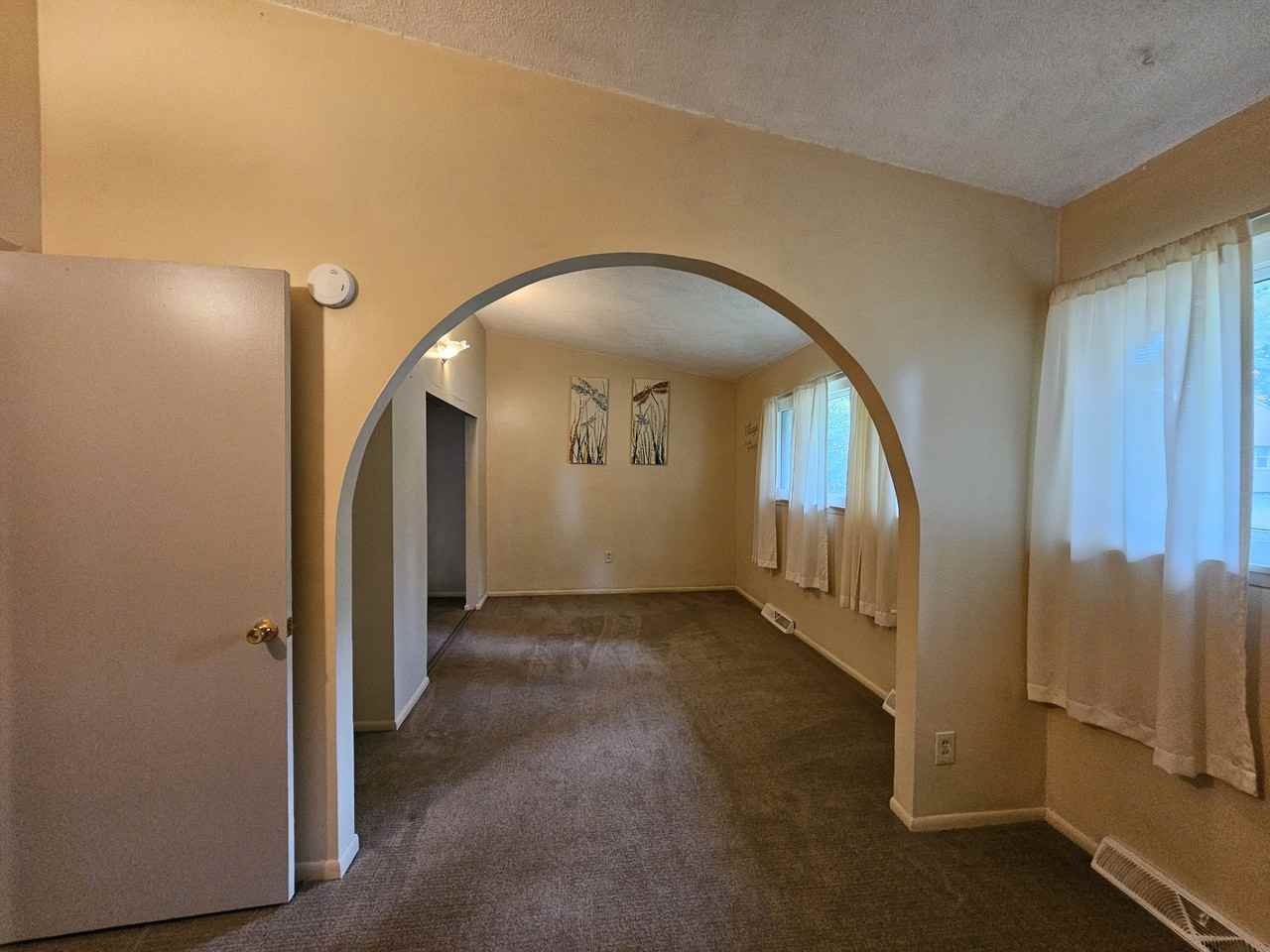 419 Sagebrush Ln - Photo 7 of 12