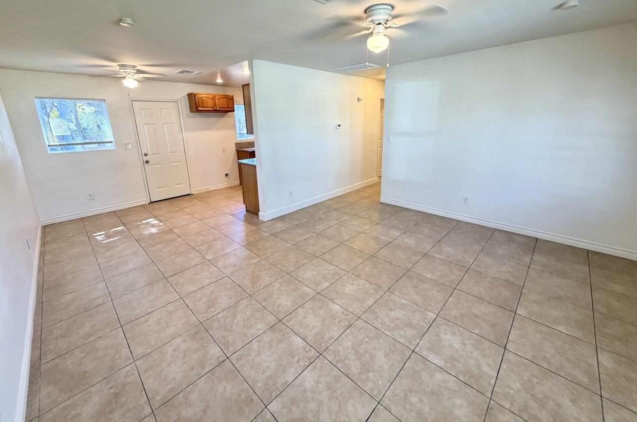 8756 Greenpoint Ave - Photo 6 of 18
