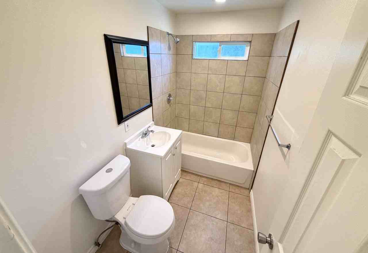 8756 Greenpoint Ave - Photo 7 of 18
