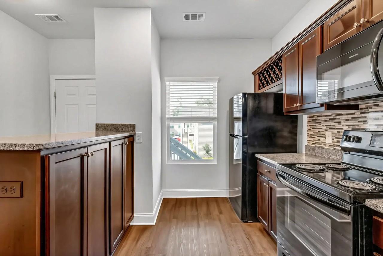Hickory Grove Apartments - Photo 3 of 21