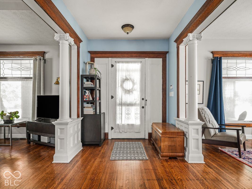 2610 N College Ave - Photo 3 of 50