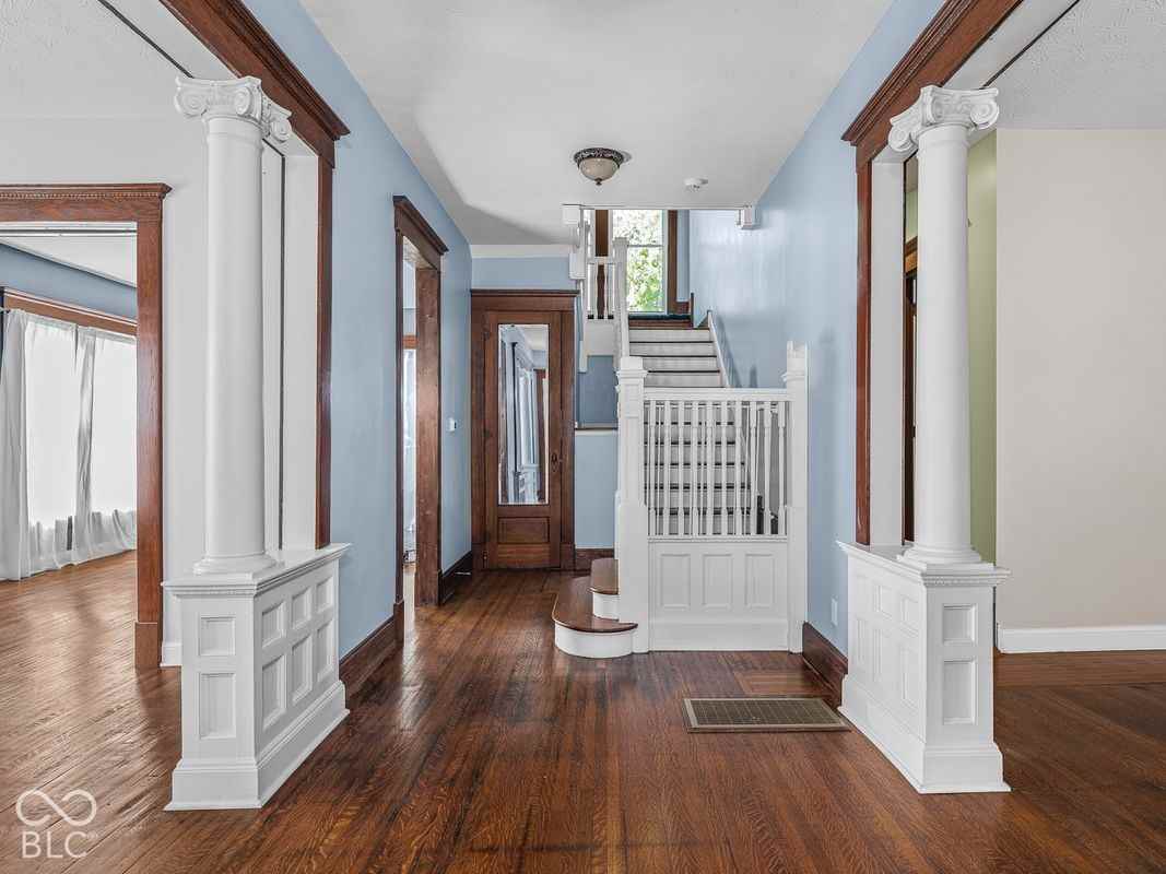 2610 N College Ave - Photo 4 of 50