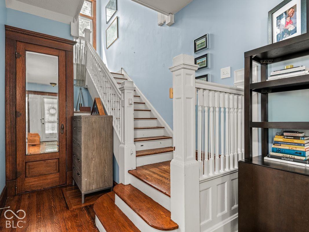 2610 N College Ave - Photo 5 of 50