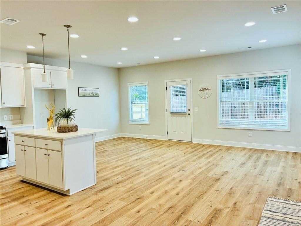 1101 N Village Dr - Photo 5 of 28