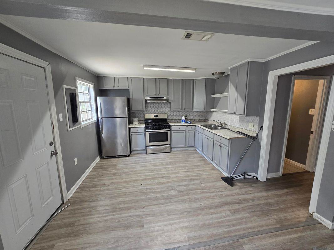 3025 Amarillo St - Photo 5 of 11