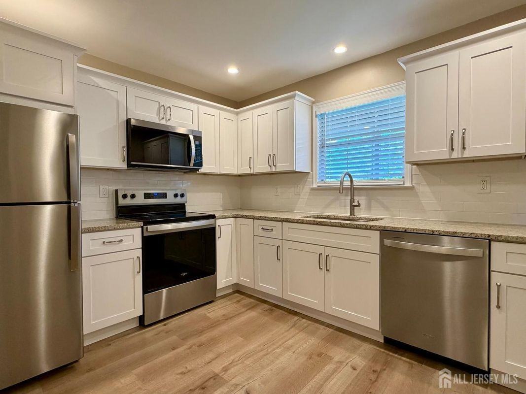 8 Benjamin Franklin Dr ##F - Photo 2 of 15