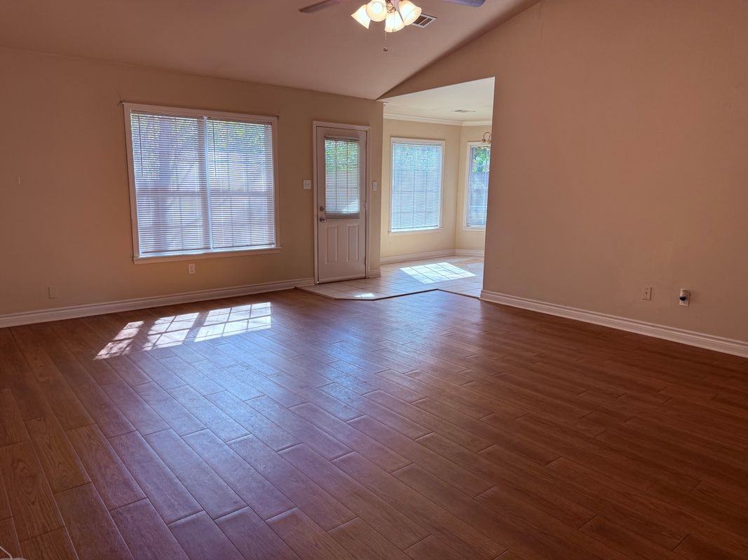 103 Wintergreen Ct - Photo 2 of 10