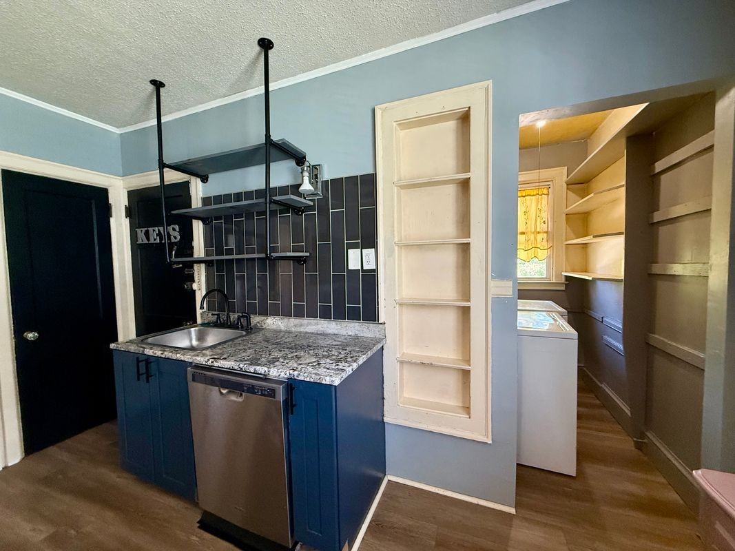 5456 Sharon St - Photo 6 of 7