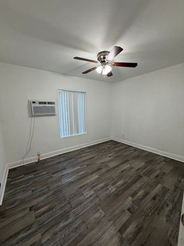1802 E Glenoaks Blvd - Photo 3 of 6