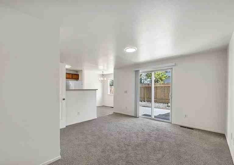 3932 Village Dr - Photo 4 of 11