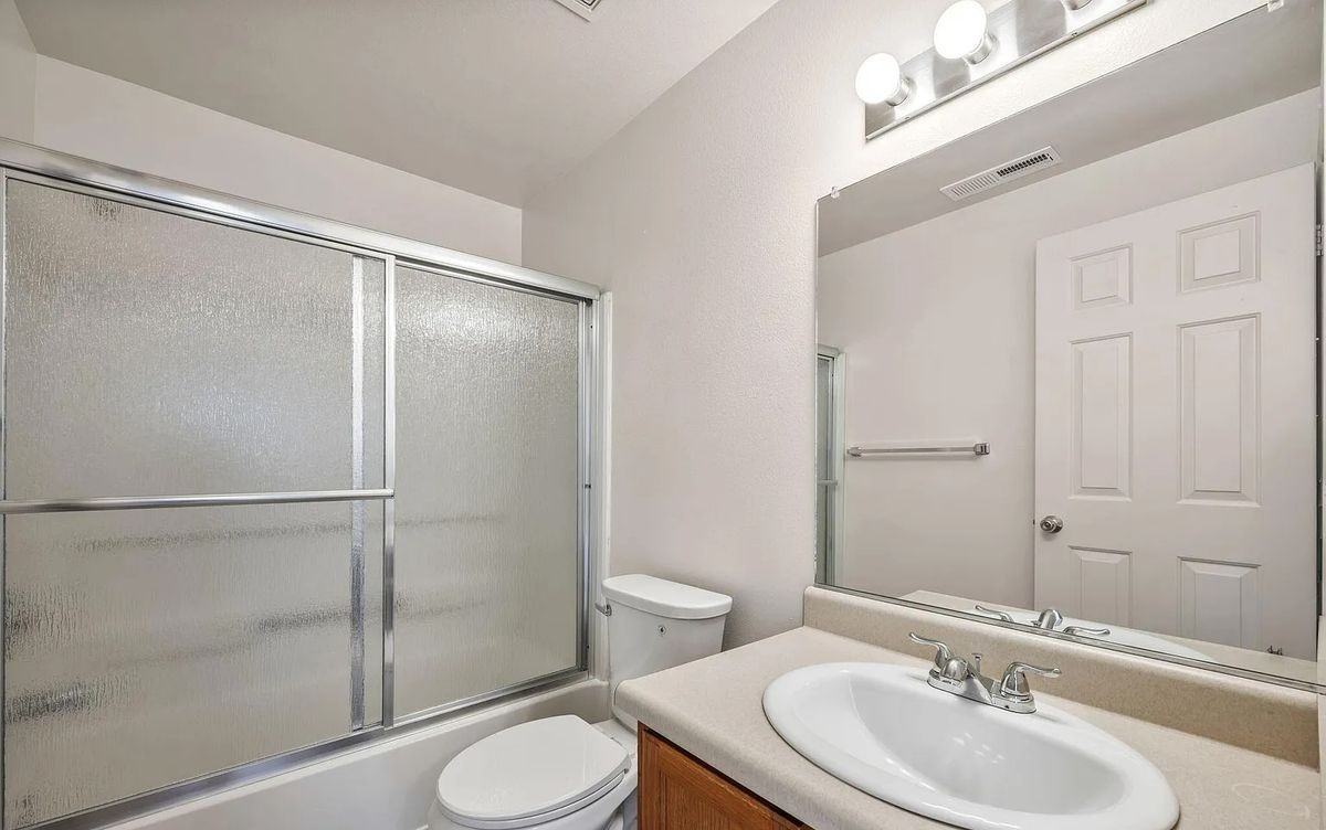 3932 Village Dr - Photo 5 of 11