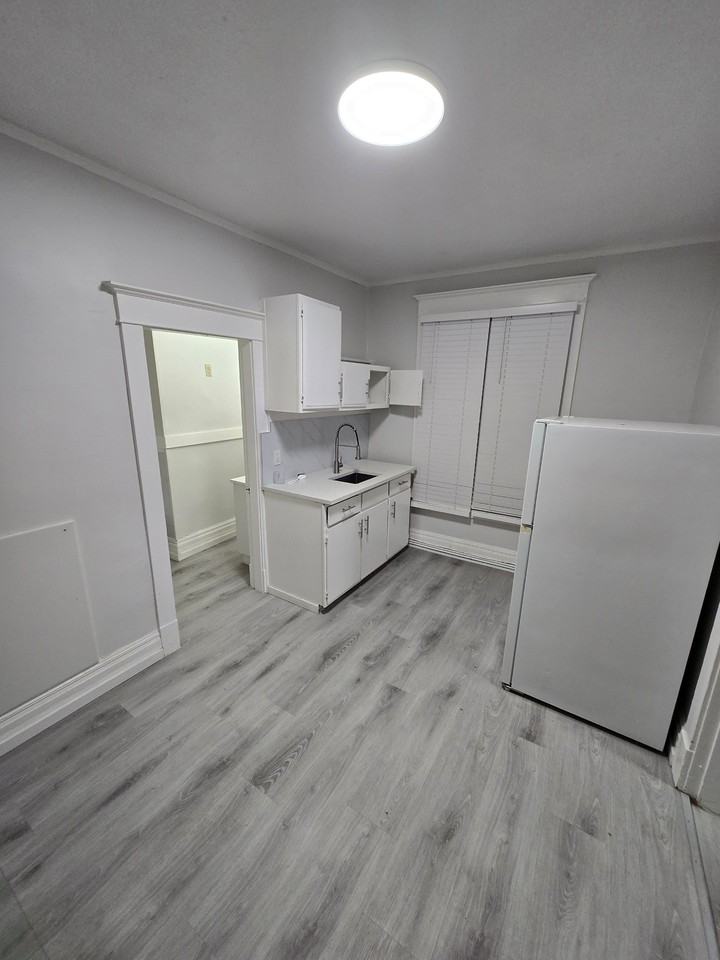 model - 2105 Cornwall - Photo 3 of 19