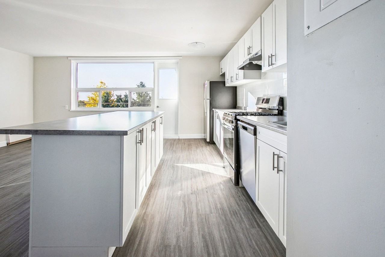 Model - 379 Lake Street - Photo 4 of 28