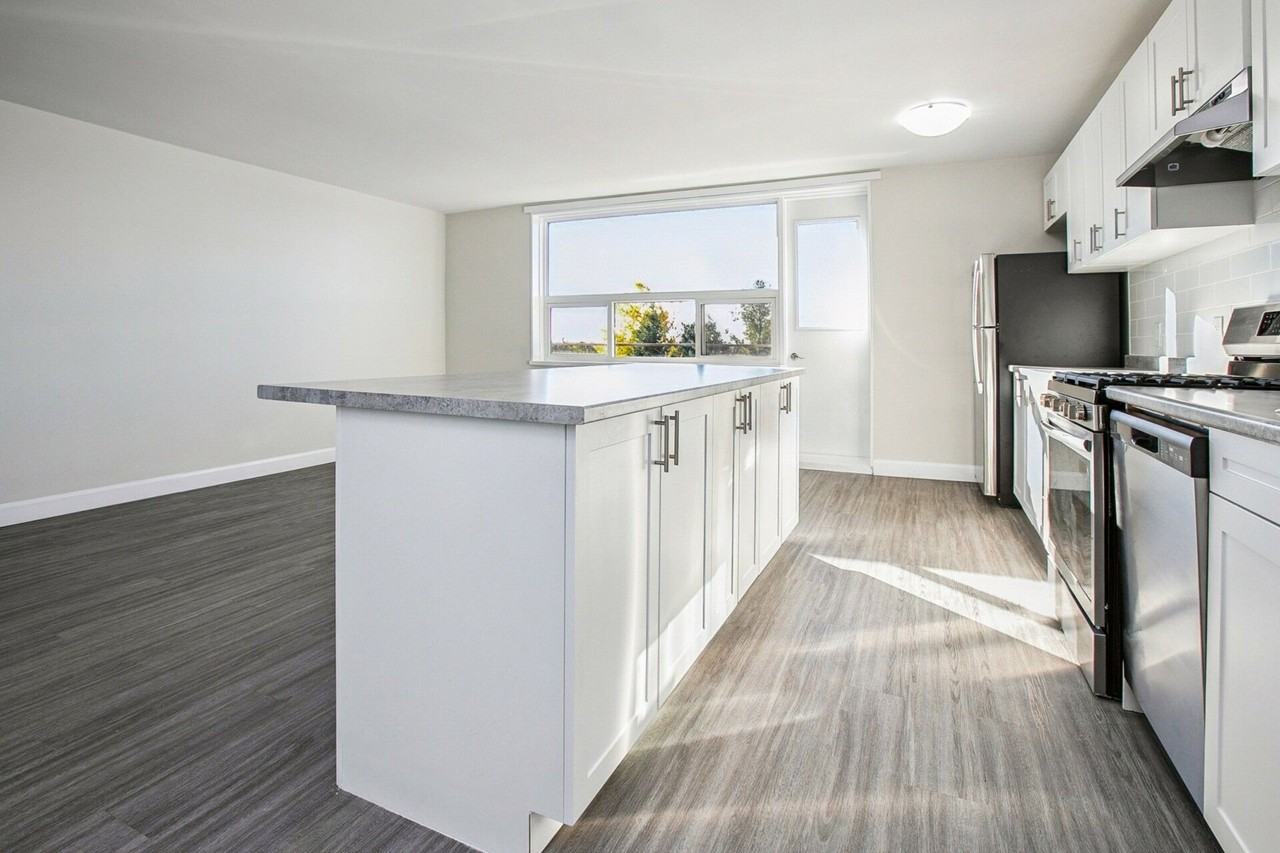 Model - 379 Lake Street - Photo 5 of 28