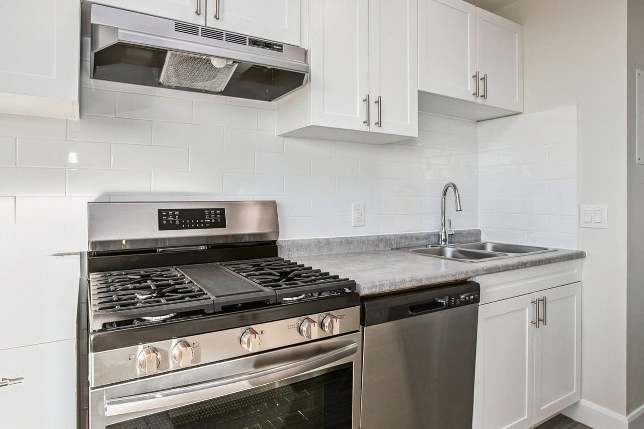 Model - 379 Lake Street - Photo 7 of 28