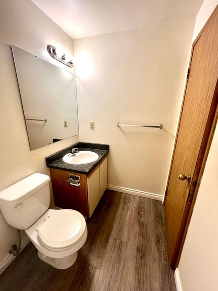 Adams Court Apartments - Photo 6 of 15