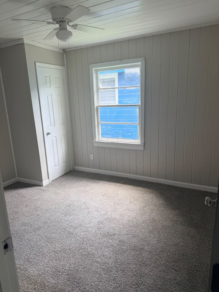 466 Bay Shore Ave #A - Photo 5 of 10
