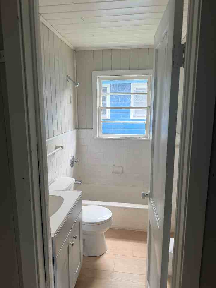 466 Bay Shore Ave #A - Photo 6 of 10