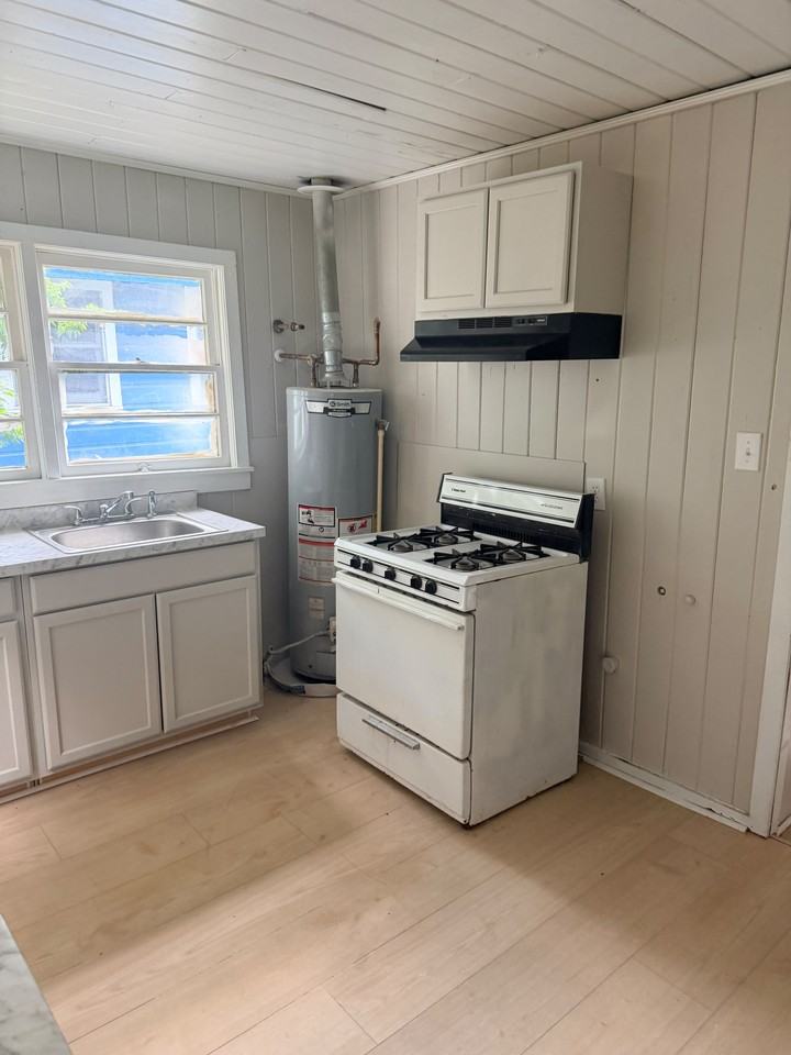 466 Bay Shore Ave #A - Photo 7 of 10