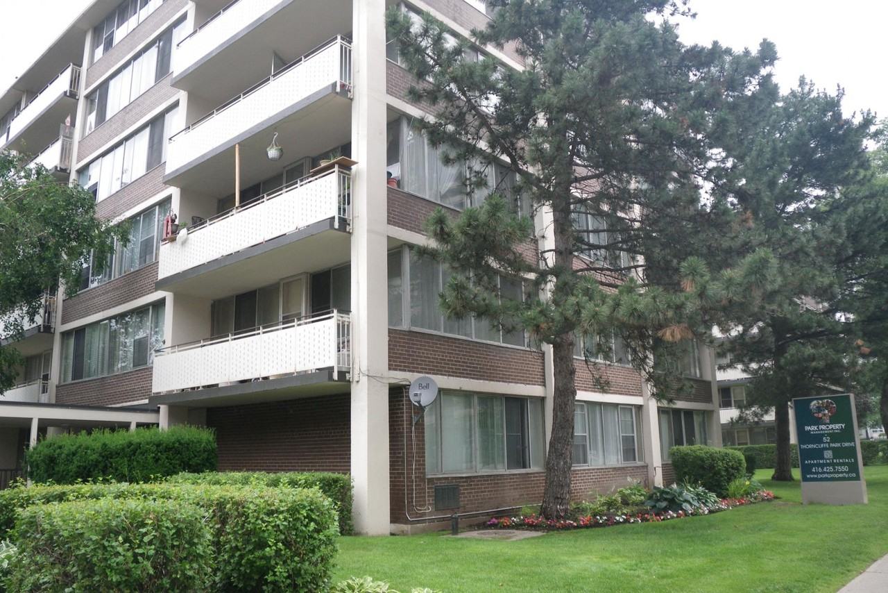 58 Thorncliffe Park Drive - Photo 3 of 13