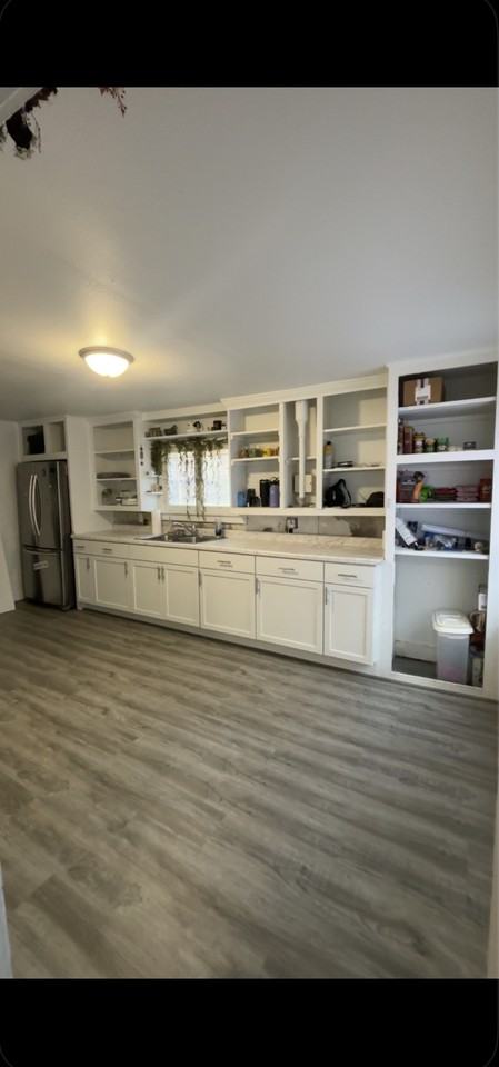 803 Moore St - Photo 3 of 3