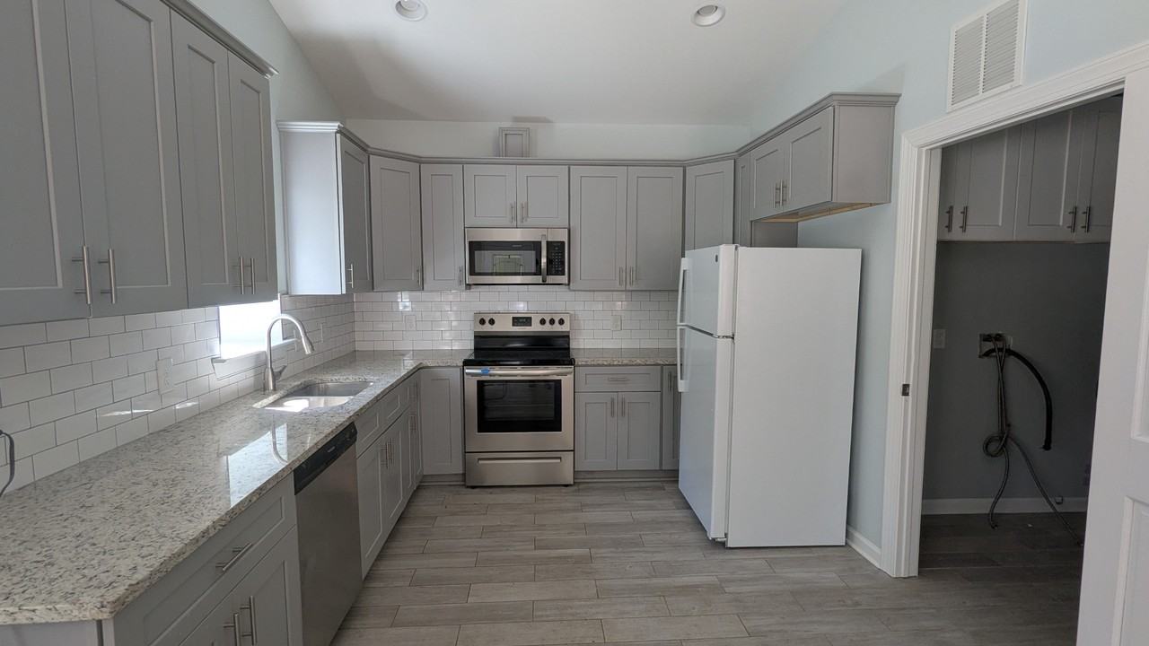 786 Ideal Dr Se - Photo 4 of 13
